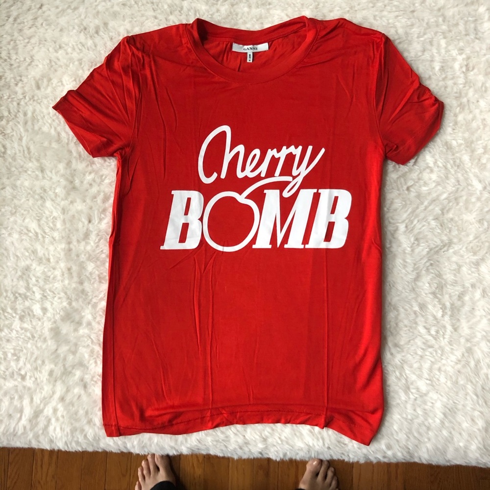 Graphic tee